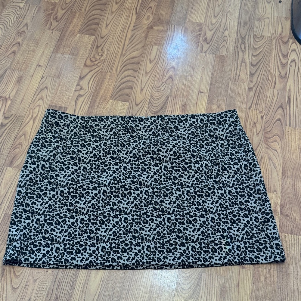 ✨LOFT Black and Tan Animal Print Mini Skirt Plus Size 26
